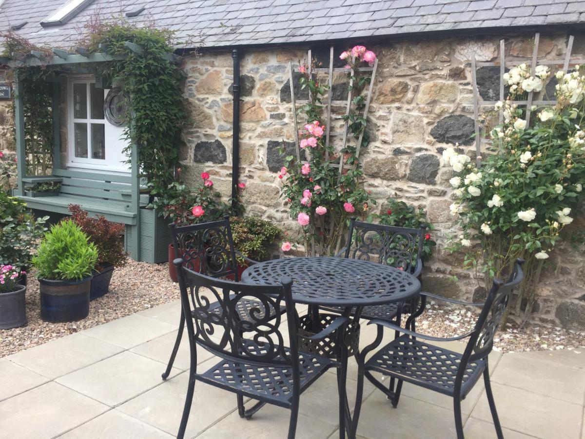 The Den Stuartfield Exterior foto